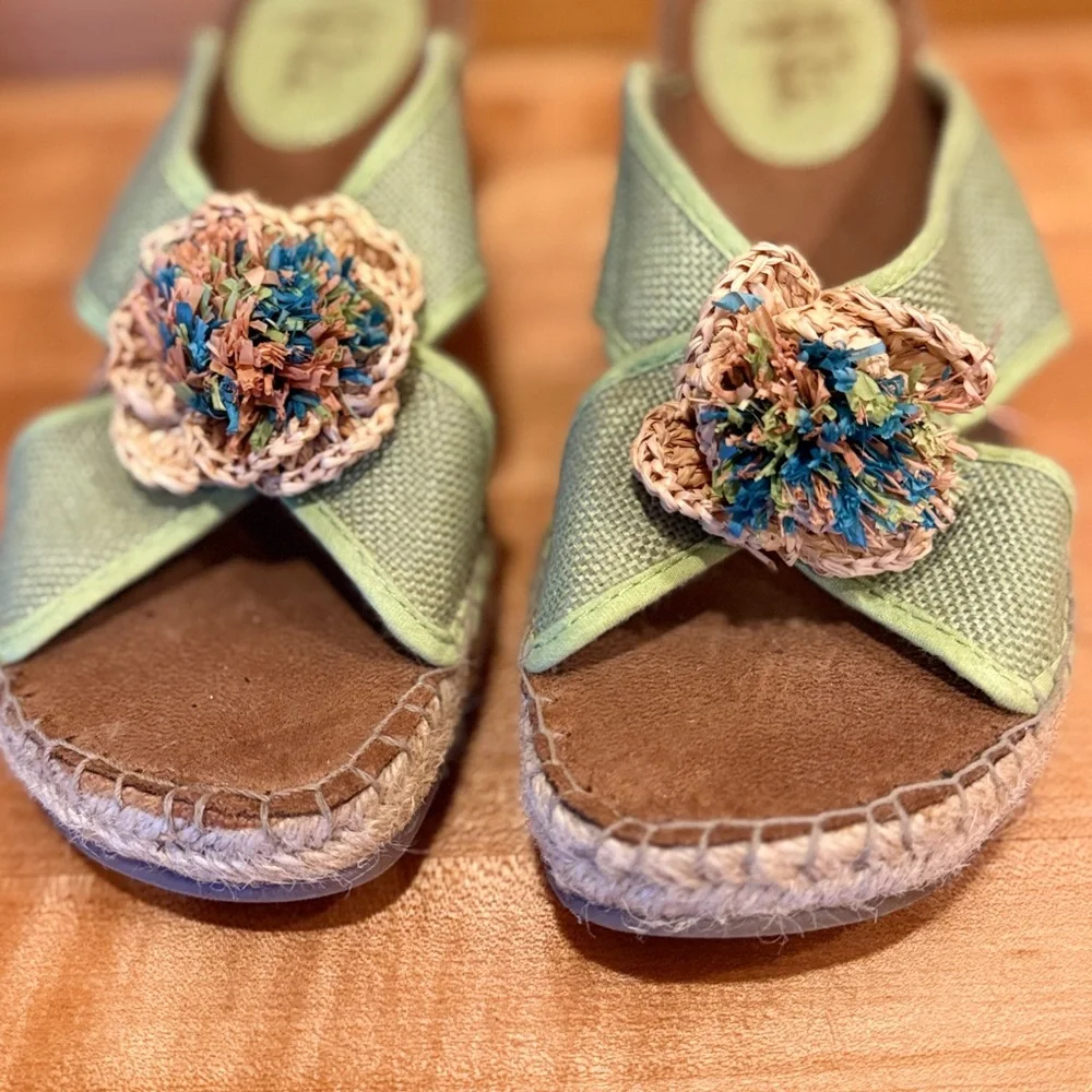 Life Stride Green Espadrilles with Floral Detail‎